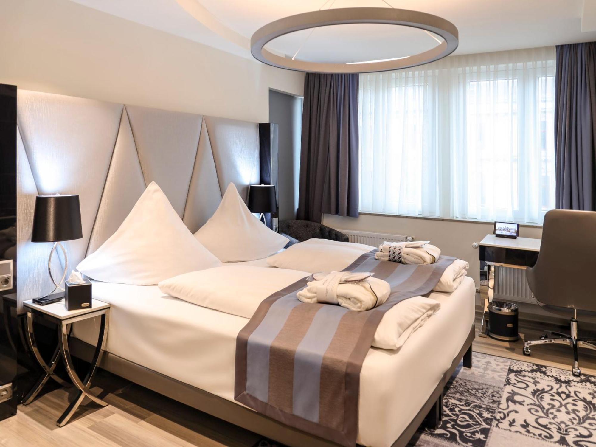 Отель Mercure Kaiserhof Center 4*